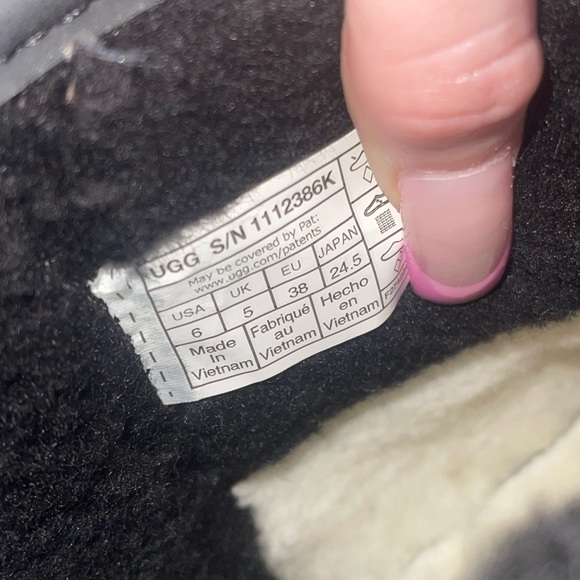 Like new Ugg boots - Picture 2 of 5